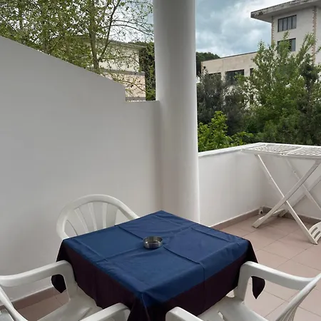 Vogue * Golem (Tirana)