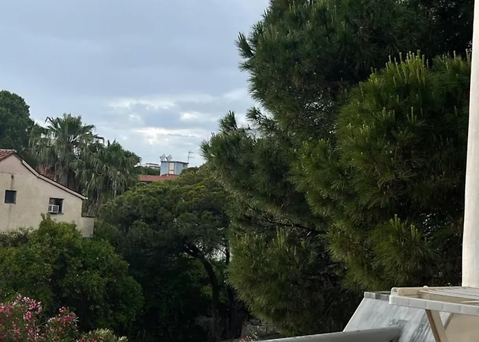 Vogue Golem (Tirana)